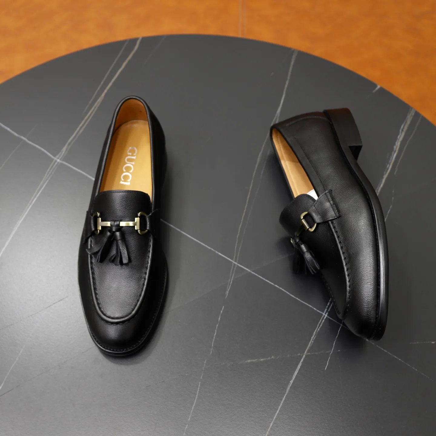Men's shoes: 480💰🙅‍♂️🙅‍♂️🙅‍♂️ Brand: Gucci GuCCI Standard code: Men's code 38-44 (45 can be customized) Grade: Same style as the official website Original order quality Material: Original cowhide surface Comfortable lining Original outsole Style category: Men's fashionable casual leather shoes Distinguished big-name luxury elements Top luxury Color: actual picture color